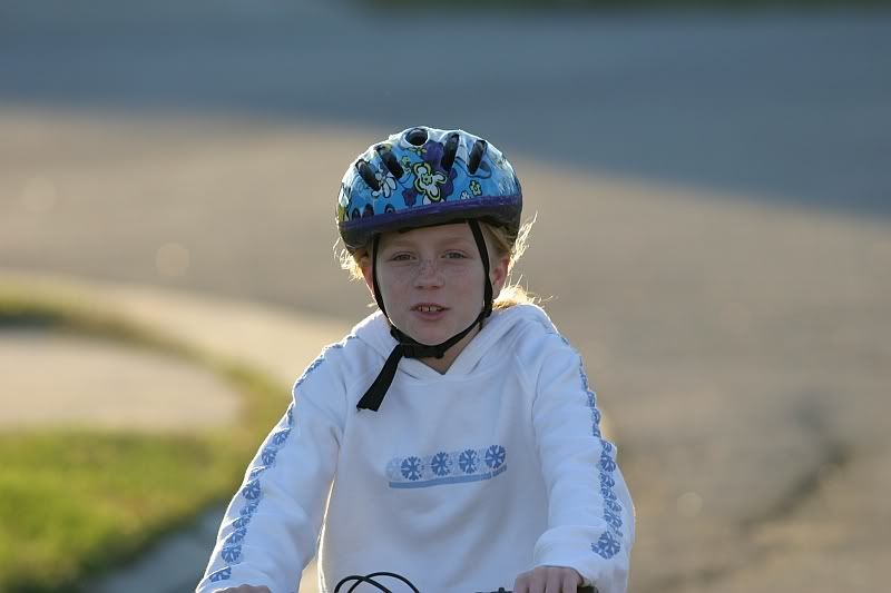 IMAGE: http://i129.photobucket.com/albums/p208/Lacks_focus/AKelsis12th136.jpg