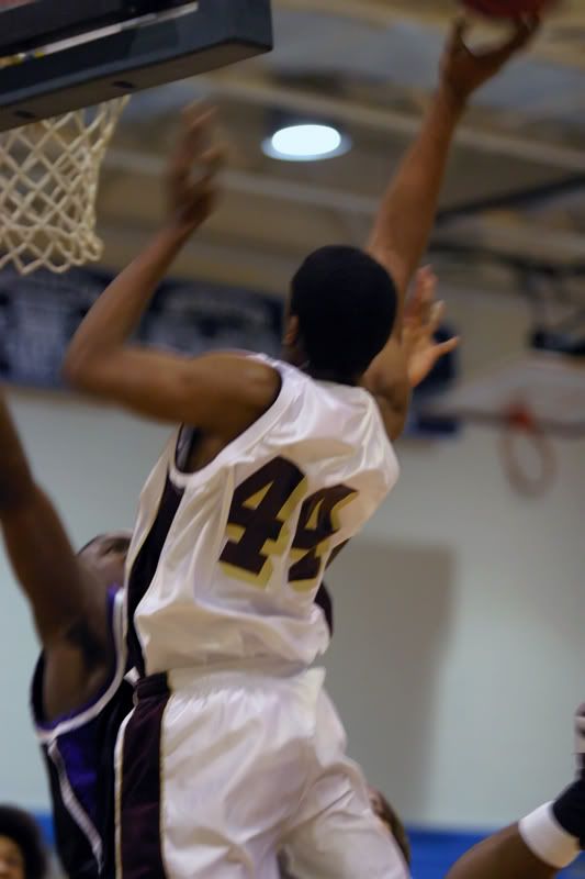 IMAGE: http://i129.photobucket.com/albums/p208/Lacks_focus/BasketBall29DEC06052.jpg?t=1167497182