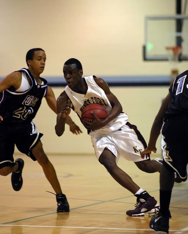 IMAGE: http://i129.photobucket.com/albums/p208/Lacks_focus/BasketBall29DEC06091.jpg?t=1167497312