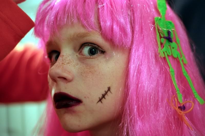 IMAGE: http://i129.photobucket.com/albums/p208/Lacks_focus/Halloween005a.jpg