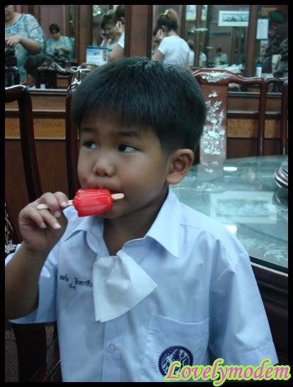 เป็นเด็กสาธิตเต็มตัวแล้วจ๊า