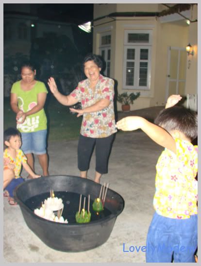 เล่นน้ำแบบหนาวๆ วันเพ็ญกะหมูย่าง สุกี้
