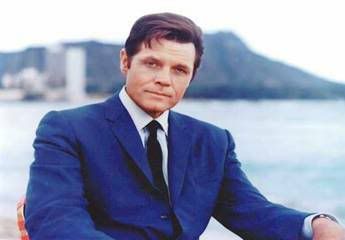 Jack_Lord_and_Diamond_Head.jpg