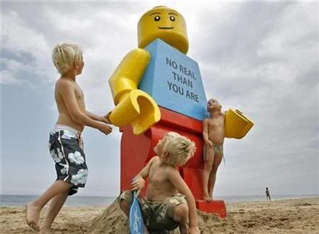 legobeachyfig.jpg