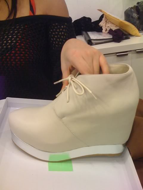 The ALEXA wedges come in ivory!!!!: on Twitpic