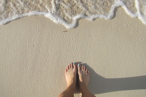 photo StyleSaveUs-Style-Summer-beach-toes-sand.jpg