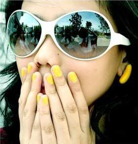 yellow nails mode